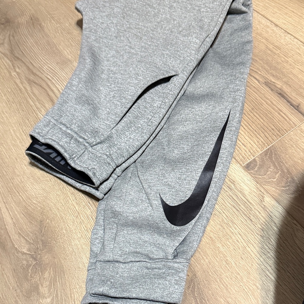 Nike Men’s Heather Gray Joggers